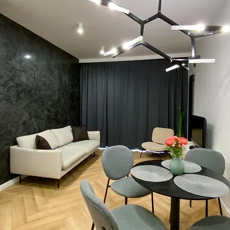 Family Zwierzyniecka شقة بوزنان