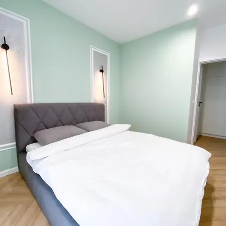 Family Zwierzyniecka شقة